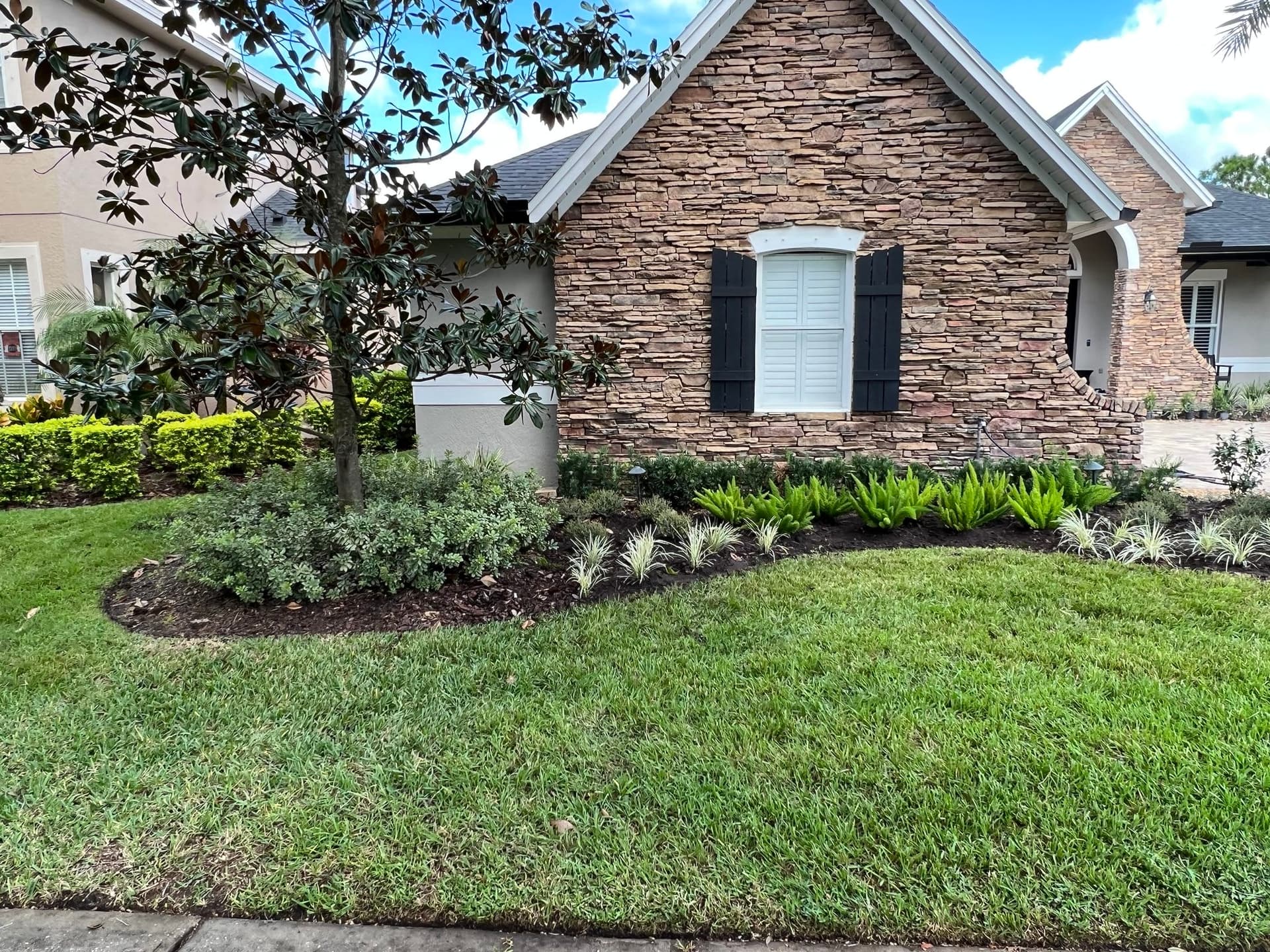 Custom Tampa Bay landscape by Extraordinary Outdoor Spaces